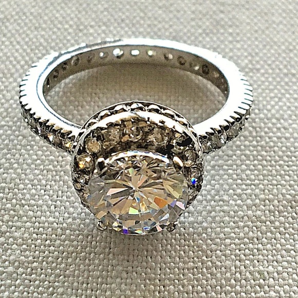 GORGEOUS 925 STERLING SILVER SIMULATED DIAMONDS HALO RING